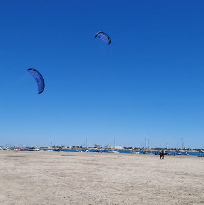 Apprendre le Kitesurf dans le Vent Léger : Une Expérience Inoubliable avec B&Bob Kiteboarding 5 Apprendre le Kitesurf dans le Vent Léger : Une Expérience Inoubliable avec B&Bob Kiteboarding 2
